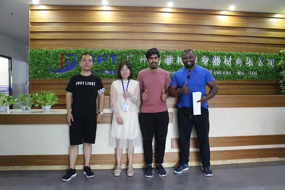 向日葵污APP健身房器材